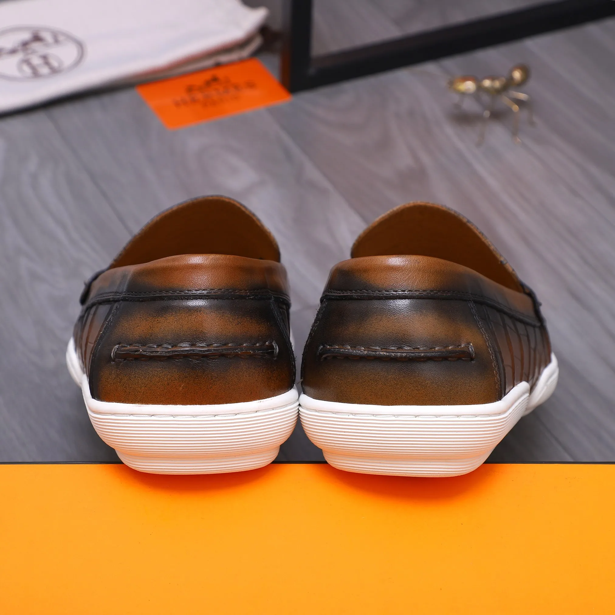Men's shoes 💰500 Product trademark: HERMES "Hermes" casual slip-on leather shoes Regular size: 38-46 (45.46 custom-made, non-returnable) Product materials: Selected high-quality color-brushed stone grain cowhide upper, cowhide lining, original outsole